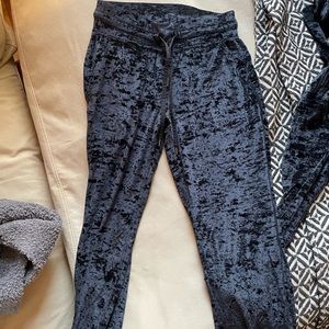 LULULEMON Crushed velvet jogger navy